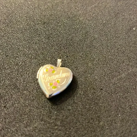 Vintage Silver portrait heart pendant/inscribed grandma/ stamped 925 - Picture 1 of 3